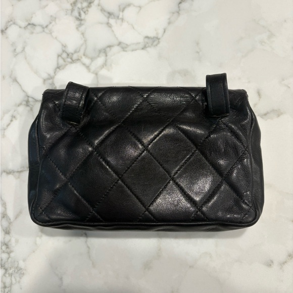 Vintage authentic Chanel belt bag - Picture 8 of 16